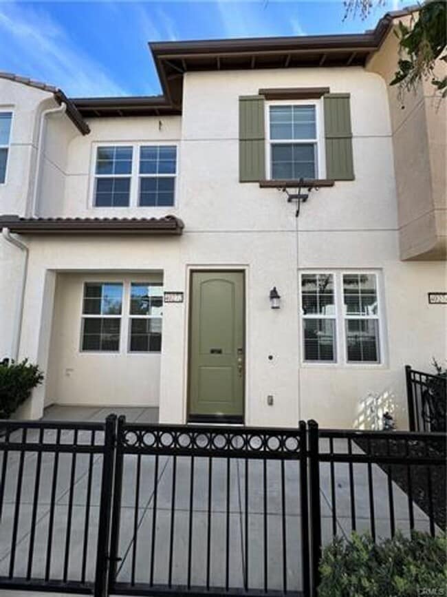 40272 Calle Real in Murrieta, CA - Foto de edificio - Building Photo