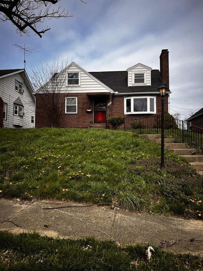 property at 439 W Hudson Ave