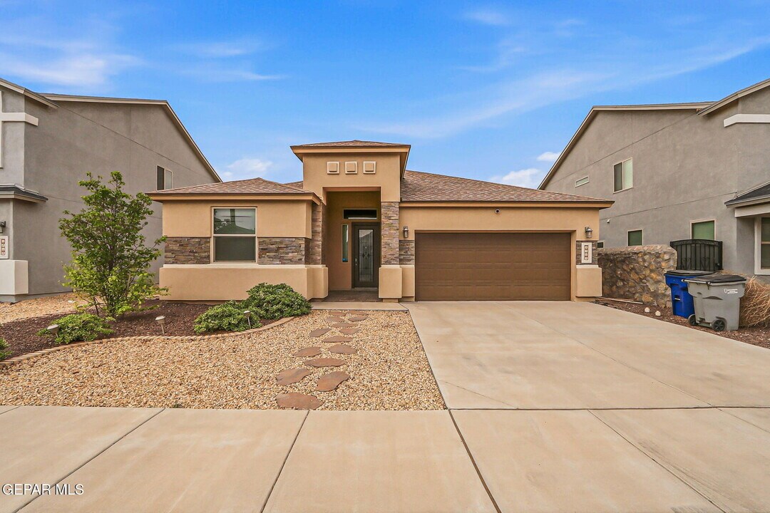 4717 Christian Azcarate St in El Paso, TX - Building Photo