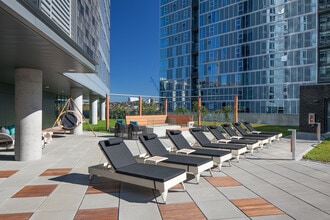 NV Apartments in Portland, OR - Building Photo - Building Photo