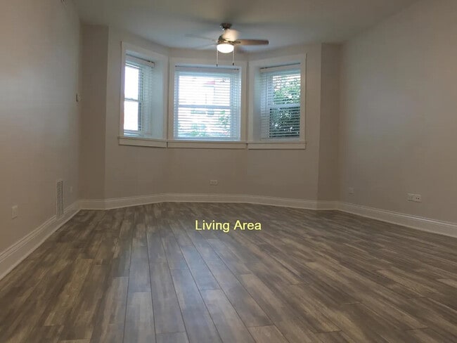 2336 N Maplewood Ave in Chicago, IL - Building Photo - Building Photo