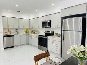 1440 N 71st Ave in Hollywood, FL - Building Photo - Building Photo