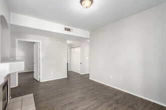 9050 W Warm Springs Rd in Las Vegas, NV - Building Photo - Building Photo