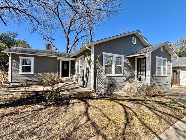 127 W Mariposa Dr in San Antonio, TX - Building Photo - Building Photo