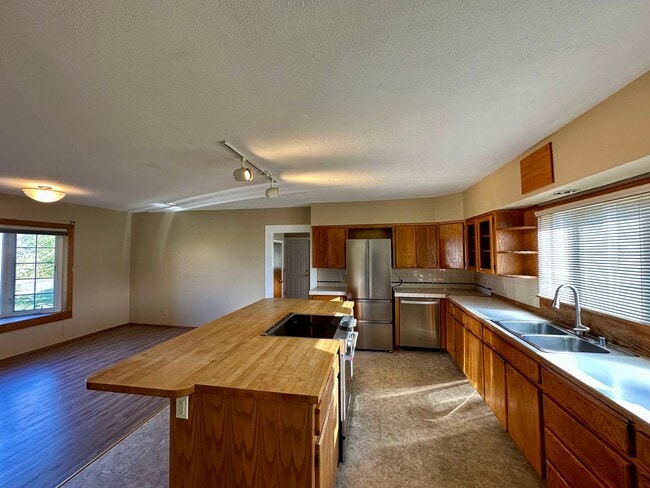2010 Boblett St in Blaine, WA - Building Photo - Building Photo