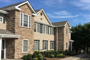 505 Vista View Dr in Farmingville, NY - Building Photo