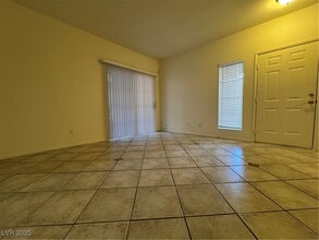 301 Pine Haven St in Las Vegas, NV - Building Photo - Building Photo