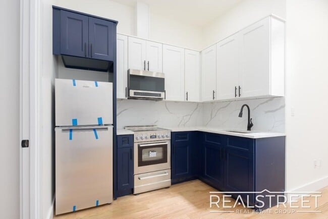 Brand New 3 Bed, 2 Bath with In-Unit Laund in Brooklyn, NY - Building Photo - Building Photo