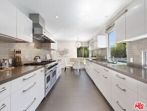 15514 Casiano Ct in Los Angeles, CA - Building Photo - Building Photo
