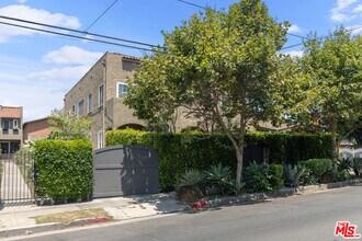 813 1/2 N Coronado St in Los Angeles, CA - Building Photo - Building Photo