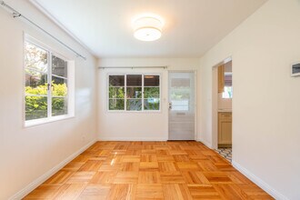 5161 Village Grn in Los Angeles, CA - Building Photo - Building Photo