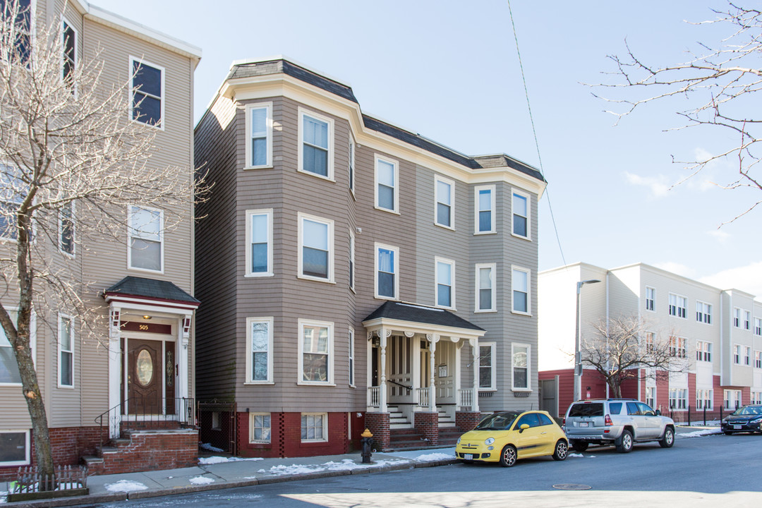 501-503 E 5th St in Boston, MA - Building Photo