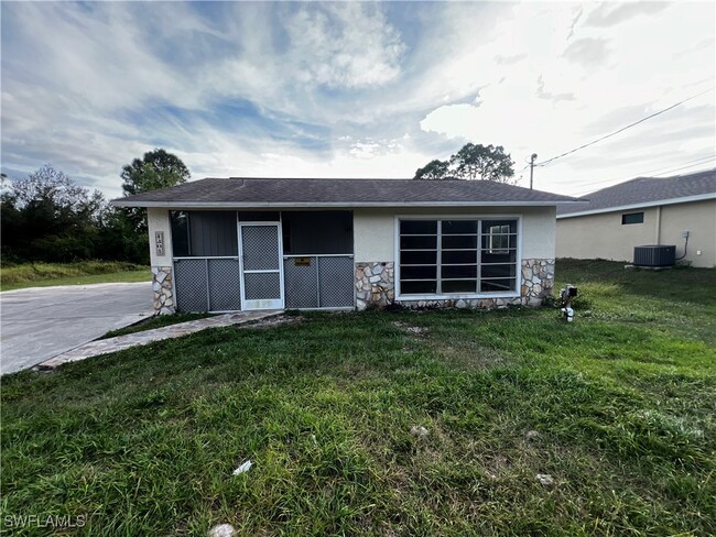 4305 2nd St SW in Lehigh Acres, FL - Building Photo - Building Photo