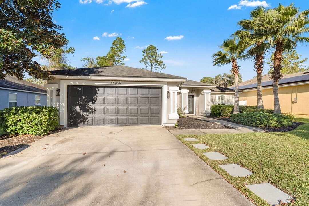 16456 Tisons Blf Rd in Jacksonville, FL - Building Photo