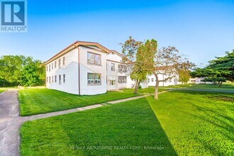 1037-1037 Churchill Ave in Oakville, ON - Building Photo - Building Photo