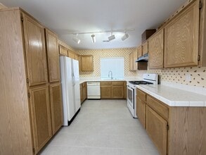 8232 Fame Ave in Las Vegas, NV - Building Photo - Building Photo