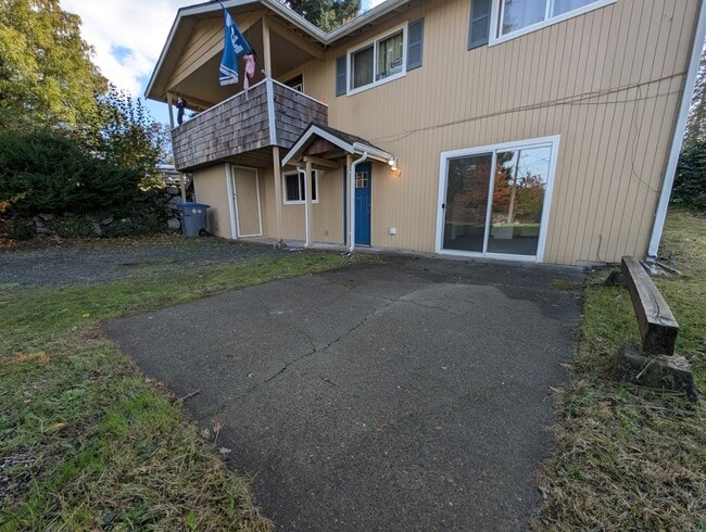 1702 Holman St in Shelton, WA - Building Photo - Building Photo