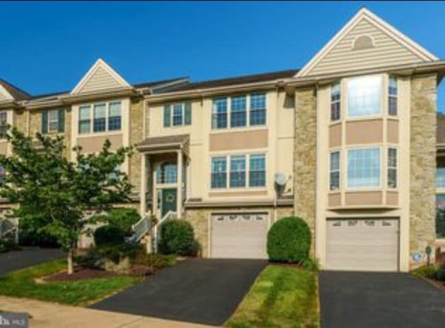 property at 719 Skywalk Ln