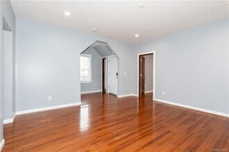 204 Mill St-Unit -1st Floor in Poughkeepsie, NY - Foto de edificio - Building Photo