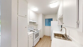 541 Alameda del Prado in Novato, CA - Building Photo