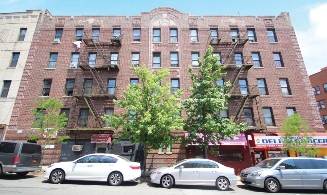 865 E 165th St in Bronx, NY - Building Photo