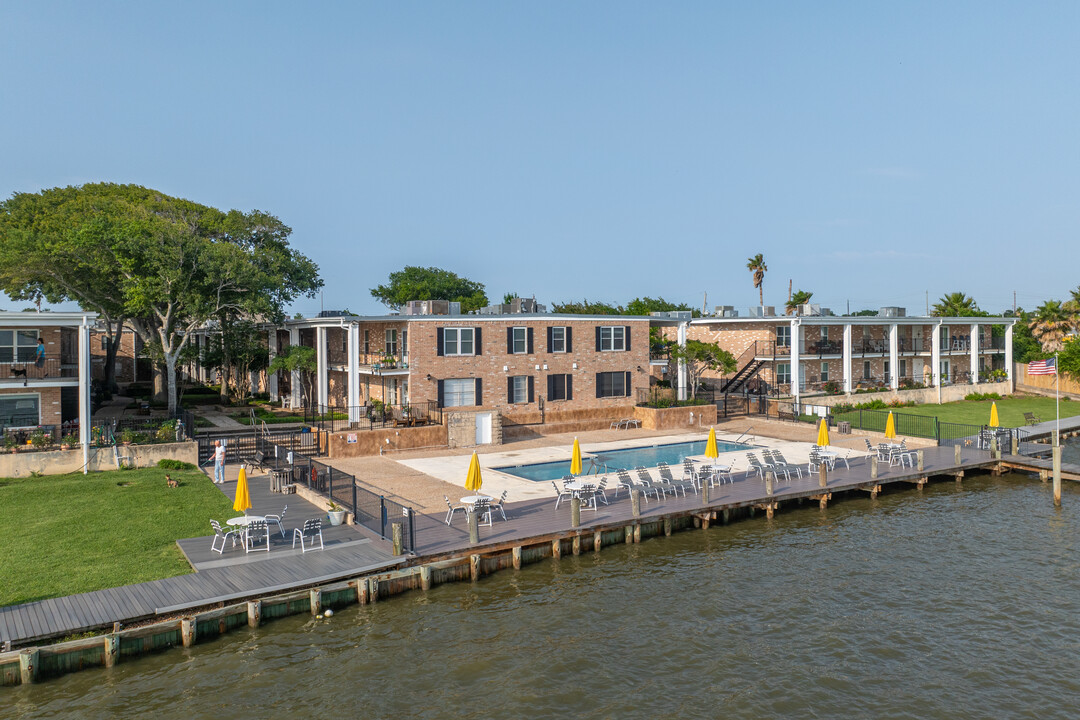 Natchez Landing in Seabrook, TX - Building Photo