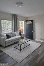 2395 Fairway Cir SW in Atlanta, GA - Building Photo - Building Photo