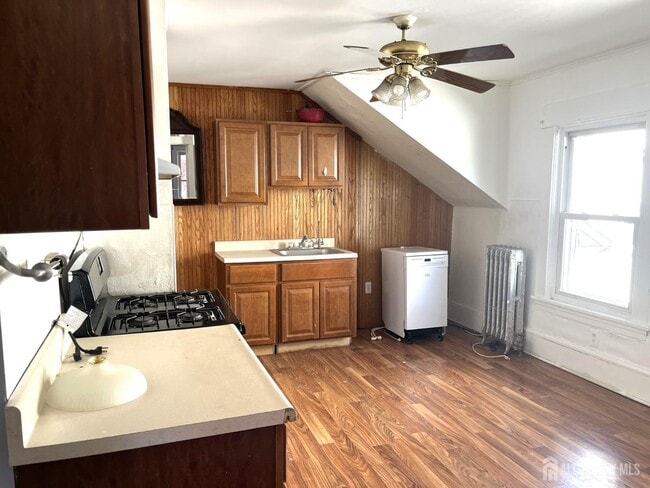 140 Barnard St in Highland Park, NJ - Building Photo - Building Photo