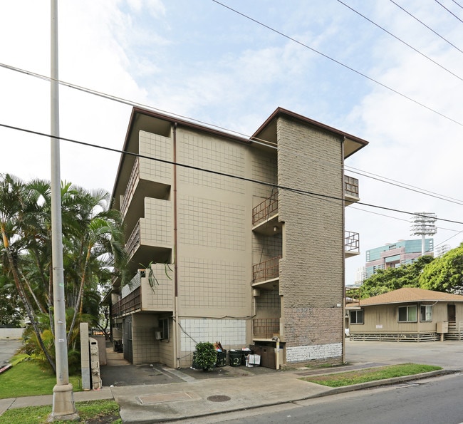 2215 Kapiolani Blvd in Honolulu, HI - Building Photo - Building Photo