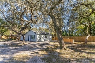 6310 Belle Isles Dr in Groveland, FL - Building Photo - Building Photo