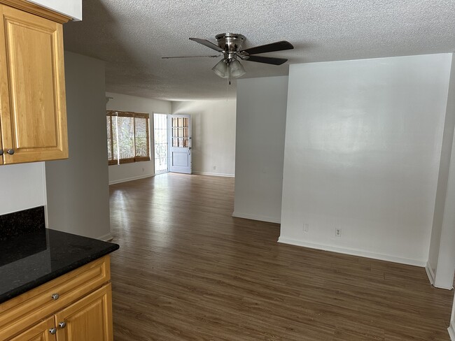 10514 Moorpark St in Toluca Lake, CA - Building Photo - Building Photo