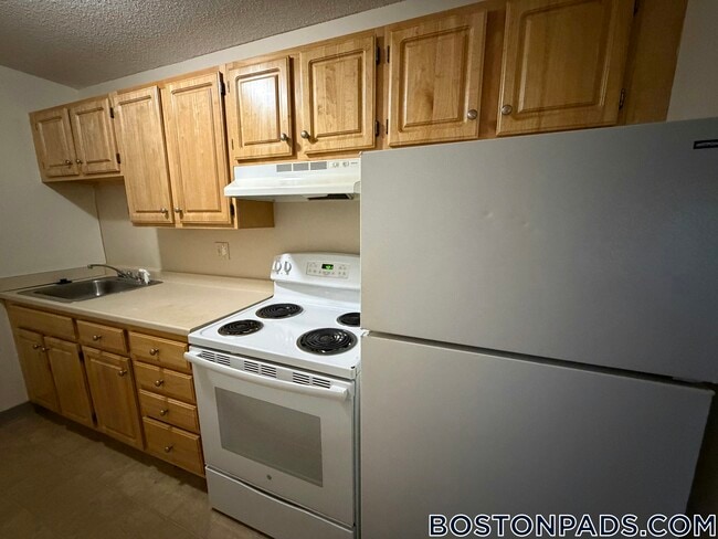 122 Dustin St in Boston, MA - Building Photo - Building Photo