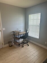 3002 NW Douglas Cir in Cape Coral, FL - Foto de edificio - Building Photo