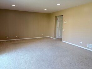 1428 W Sapphire Dr in Hoffman Estates, IL - Building Photo - Building Photo