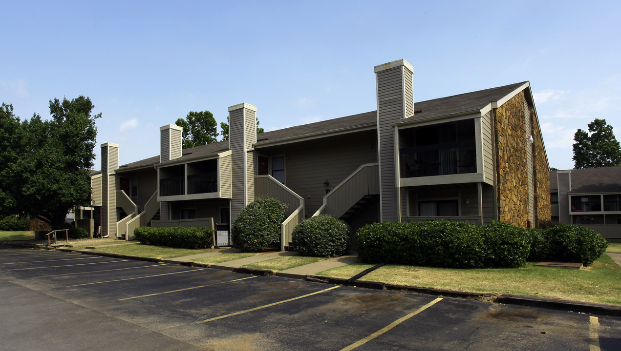 Raintree Apartments in Muskogee, OK - Building Photo