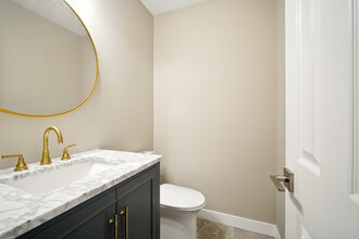 93 Bedford Rd in Mundelein, IL - Building Photo - Building Photo