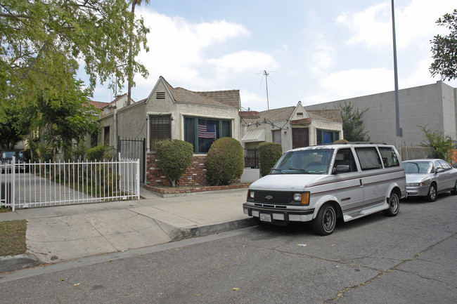 5817-5819 Willoughby Ave in Los Angeles, CA - Building Photo - Building Photo