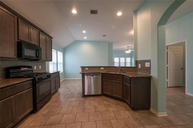 70 N Forrest Ave in La Porte, TX - Building Photo - Building Photo
