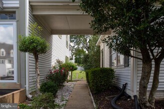 12865 Mill House Ct in Woodbridge, VA - Building Photo - Building Photo