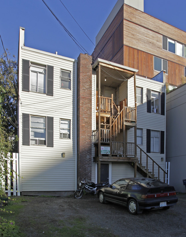 215 Pontius Ave N in Seattle, WA - Foto de edificio - Building Photo