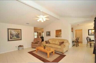9008 Gainsborough Dr in Spring Branch, TX - Building Photo - Building Photo