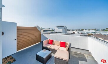 201 S Westlake Ave in Los Angeles, CA - Building Photo - Building Photo