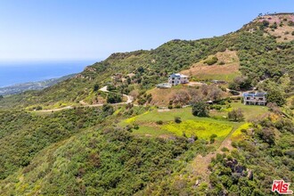 520 Costa Del Sol Way, Unit 402 in Malibu, CA - Building Photo - Building Photo