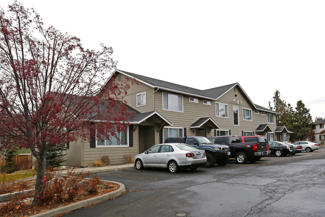 Golden Pines Apartments in Bend, OR - Building Photo