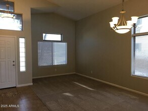 2503 W White Feather Ln in Phoenix, AZ - Foto de edificio - Building Photo