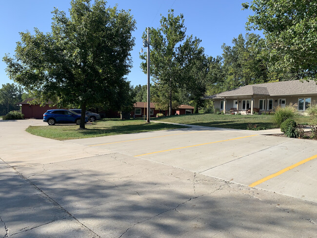 Lake George Independent and Assisted Living in Columbia, MO - Building Photo - Building Photo