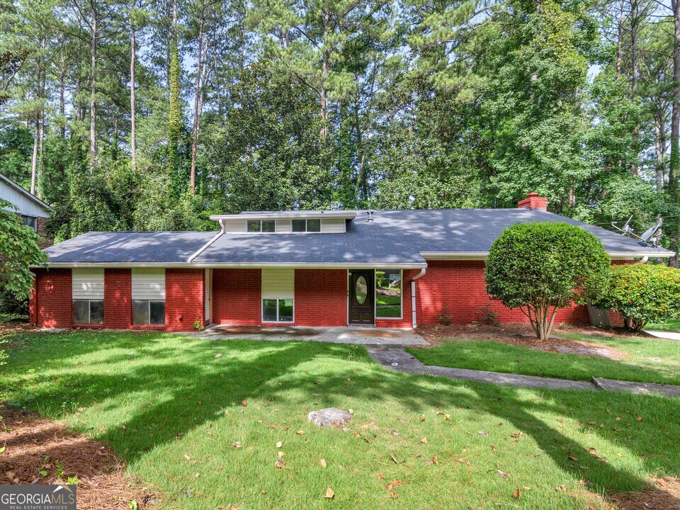 1827 King Charles Rd SW in Atlanta, GA - Building Photo