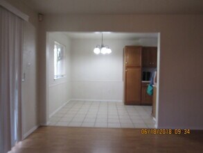 127 SE Surrey Ln in Lawton, OK - Foto de edificio - Building Photo