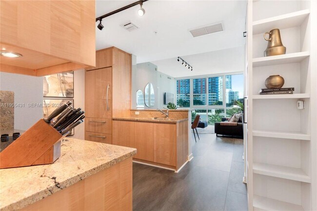 50 South Pointe Dr in Miami Beach, FL - Building Photo - Building Photo