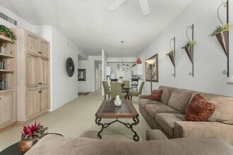 8270 Hayden Rd in Scottsdale, AZ - Foto de edificio - Building Photo